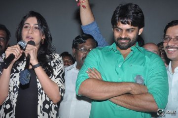 Pilla Nuvvu Leni Jeevitham Movie Team Visits Viswanath Theatre